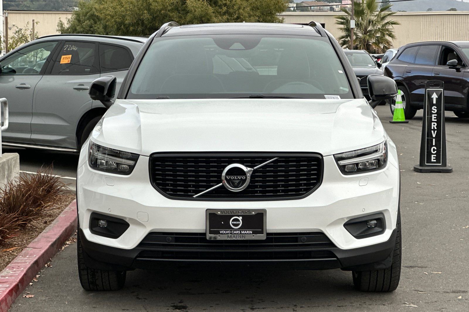 Used 2019 Volvo XC40 T4 R-Design image 10