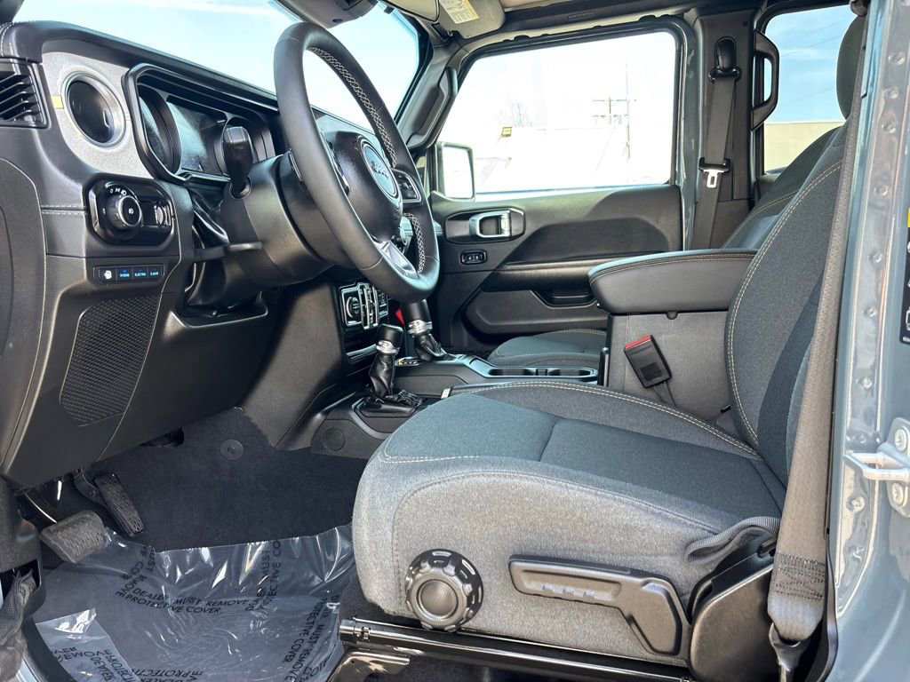 Used 2025 Jeep Wrangler Unlimited Sahara w/ Safety Group image 11