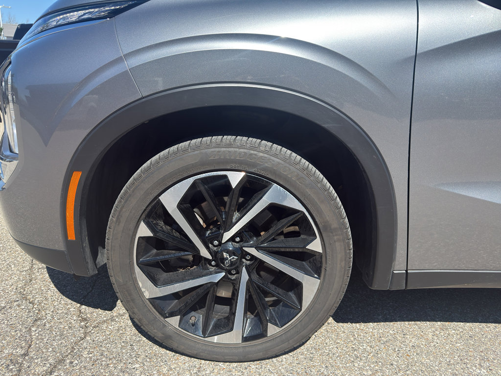 Used 2022 Mitsubishi Outlander SE image 4