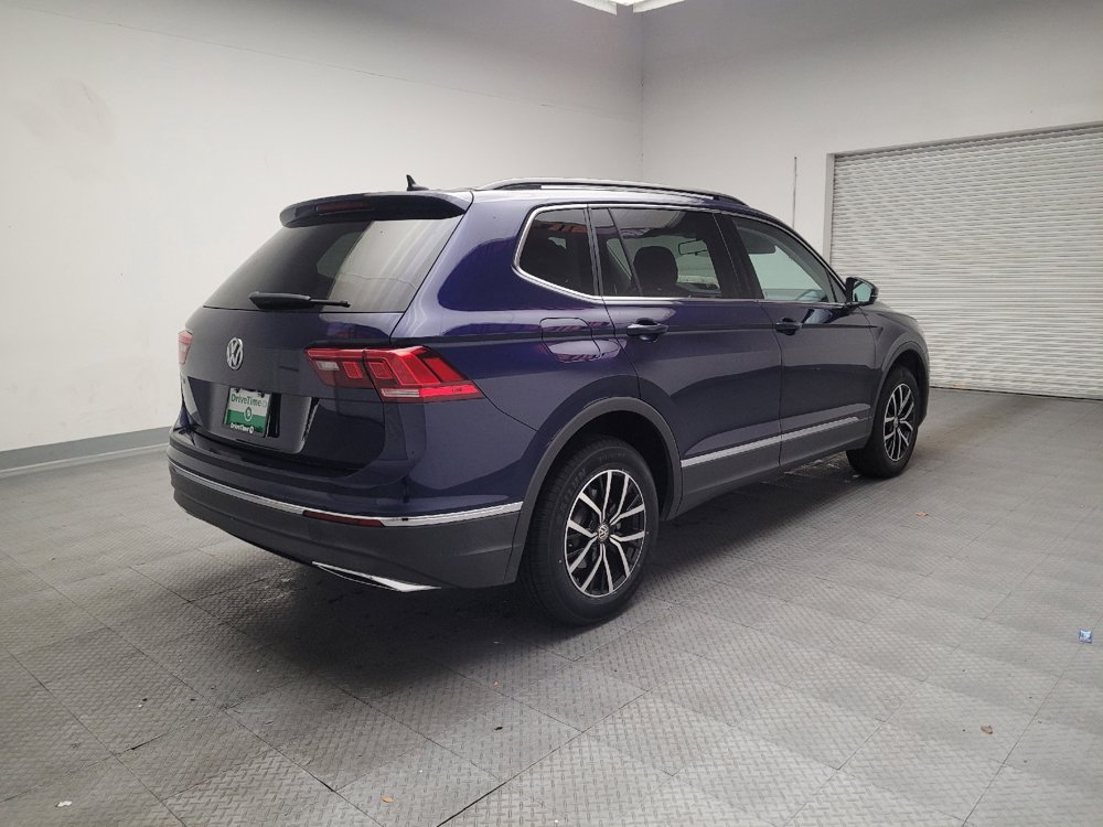 Used 2021 Volkswagen Tiguan SE image 9