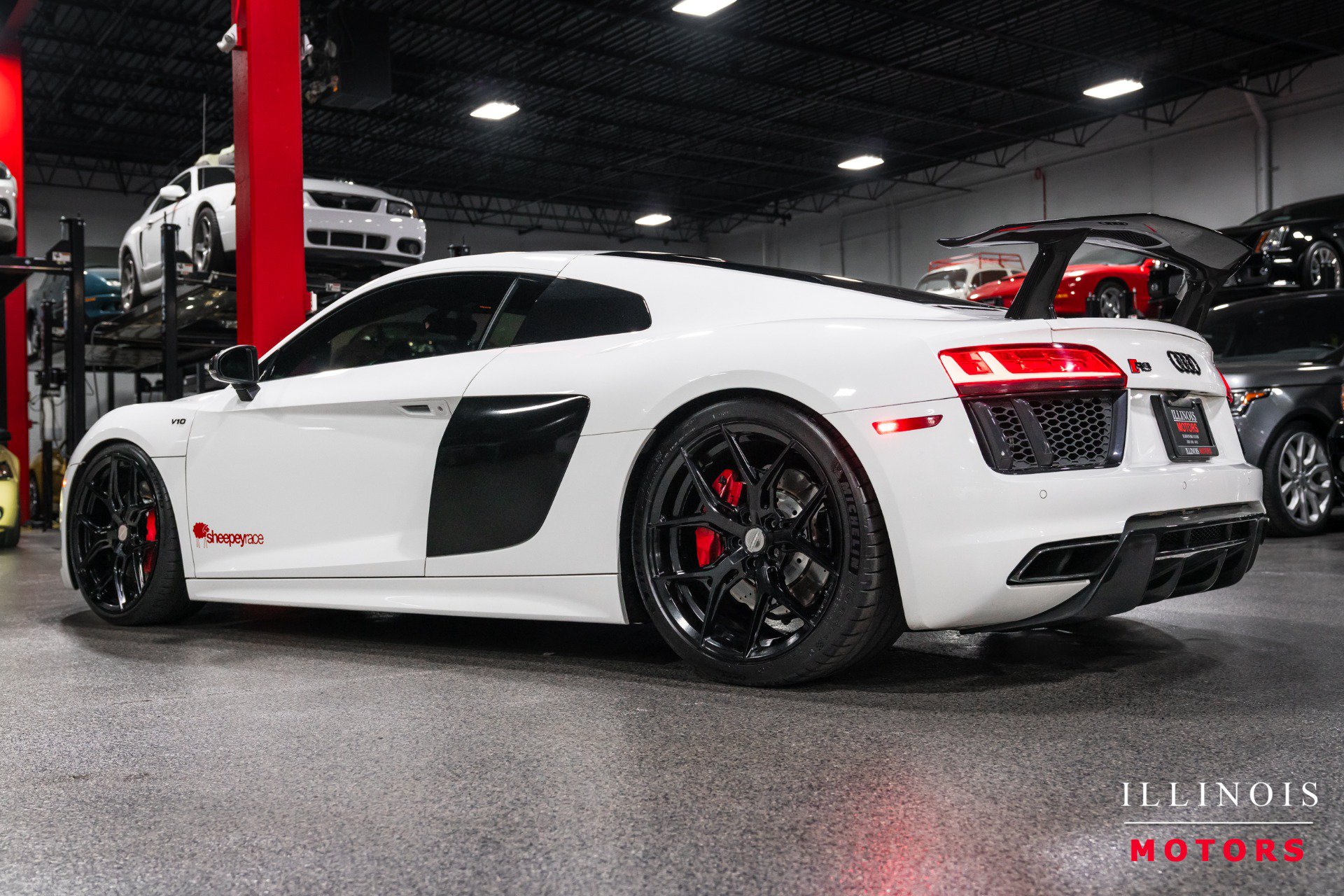 Used 2018 Audi R8 V10 w/ Premium Package RWD image 3