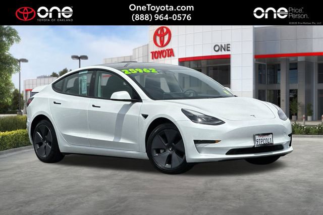 Used 2023 Tesla Model 3 Standard Range RWD image 1