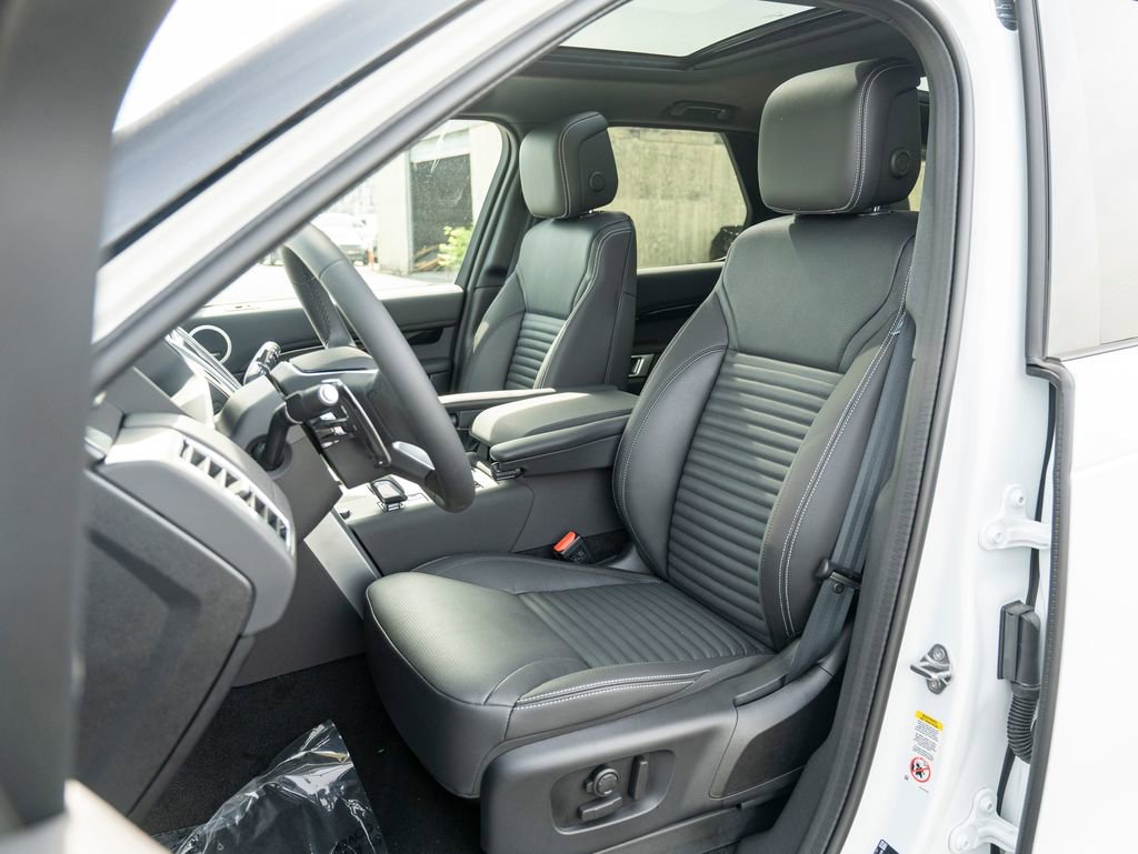 New 2025 Land Rover Discovery S image 18