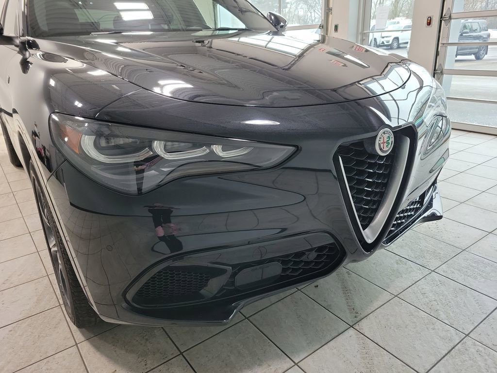 Used 2024 Alfa Romeo Stelvio Ti image 32