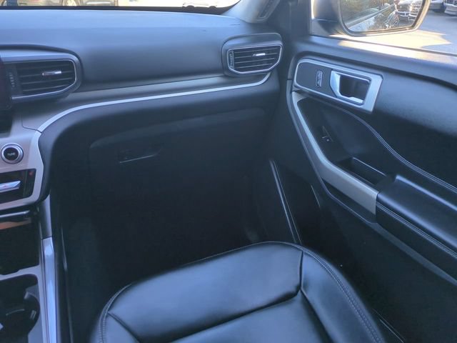 Used 2022 Ford Explorer XLT w/ Equipment Group 202A AWD/4WD image 18