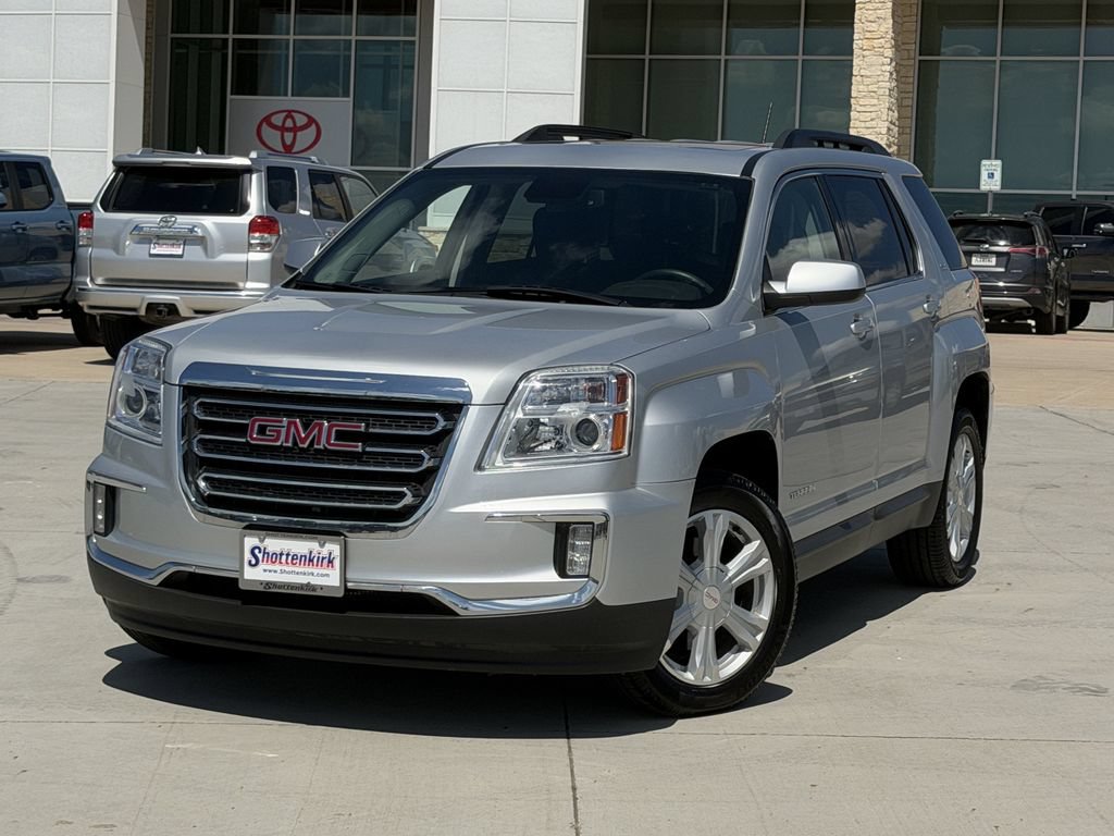 Used 2017 GMC Terrain SLE w/ Driver Alert Package I FWD image 2