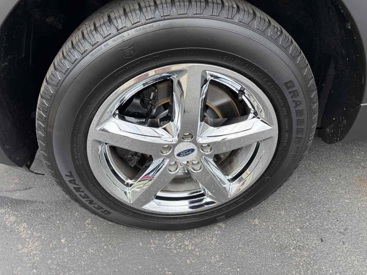 Used 2016 Ford Explorer XLT w/ Equipment Group 202A AWD/4WD image 8