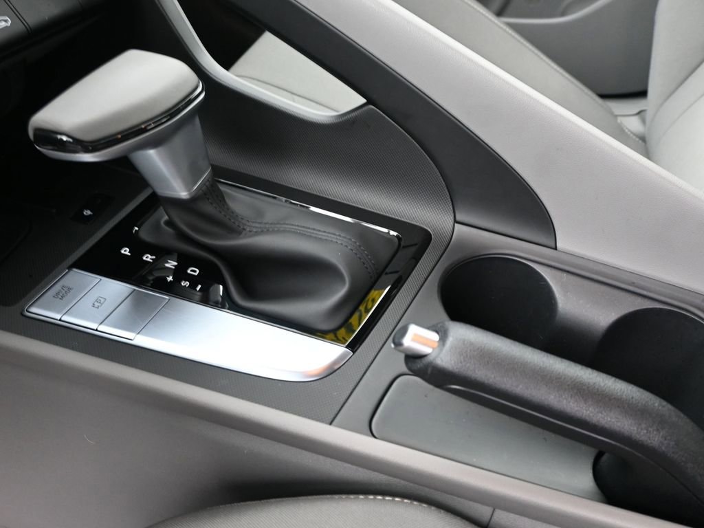 Certified 2025 Hyundai Elantra Sport image 23
