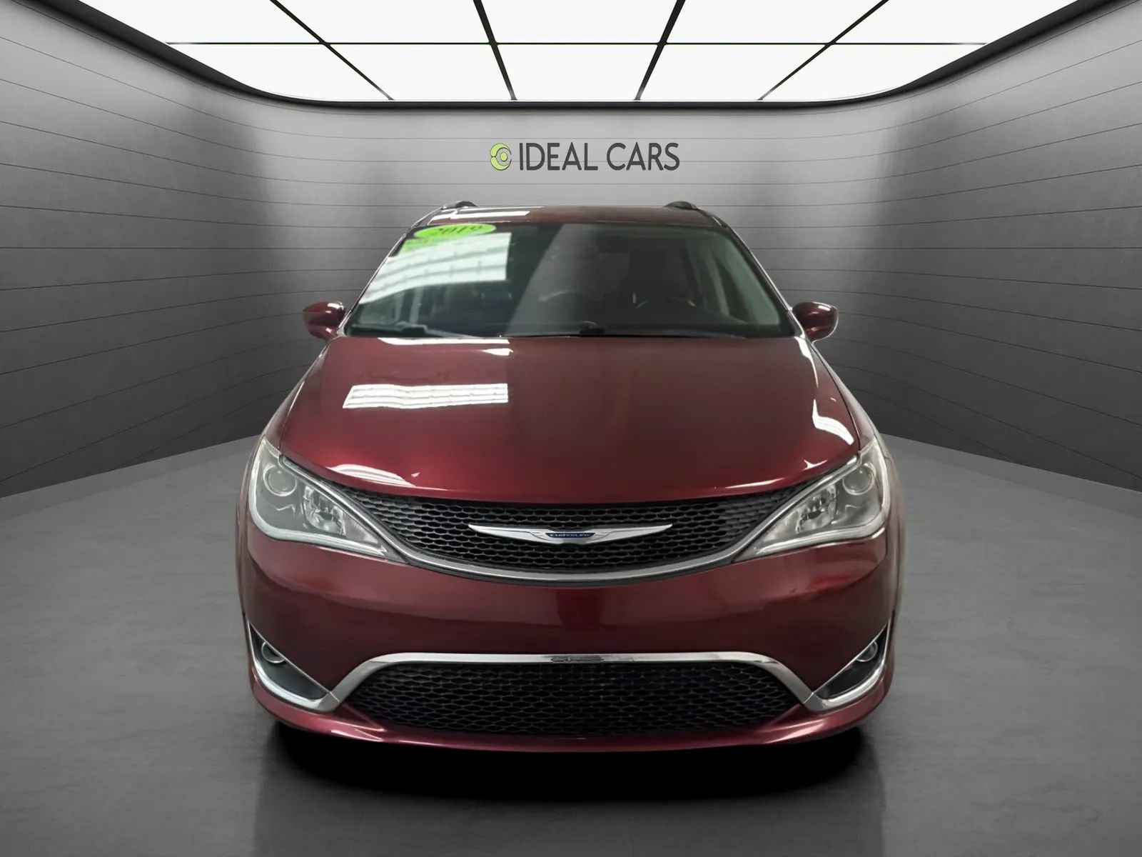 Used 2019 Chrysler Pacifica Touring-L FWD image 2