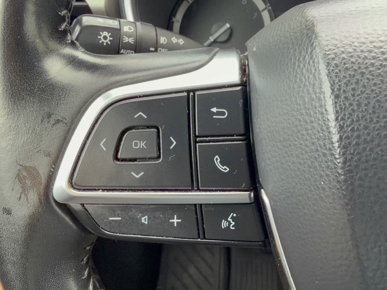 Used 2021 Toyota Highlander XLE AWD/4WD image 18
