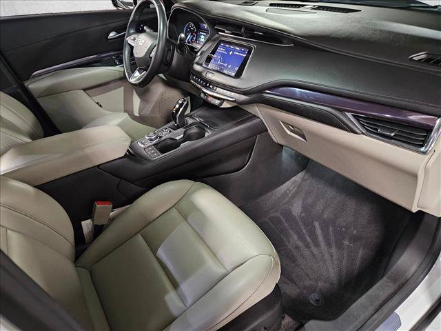 Used 2023 Cadillac XT4 Luxury w/ Cold Weather Package FWD image 20