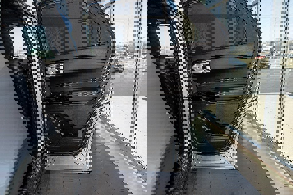 Used 2023 Ford Explorer ST w/ Equipment Group 401A image 33