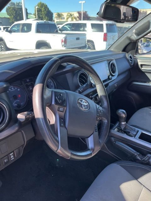 Used 2020 Toyota Tacoma TRD Off-Road w/ Technology Package image 13