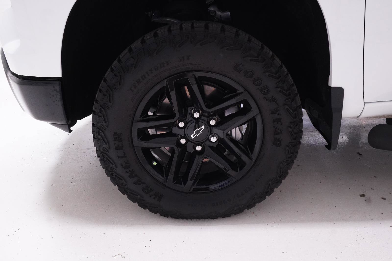Used 2025 Chevrolet Silverado 1500 LT Trail Boss w/ Convenience Package II AWD/4WD image 9