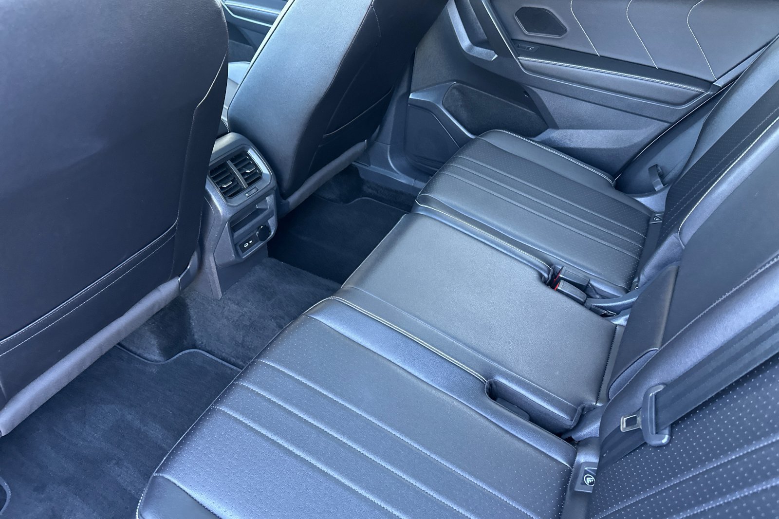 Used 2023 Volkswagen Tiguan SE R-Line AWD/4WD image 12