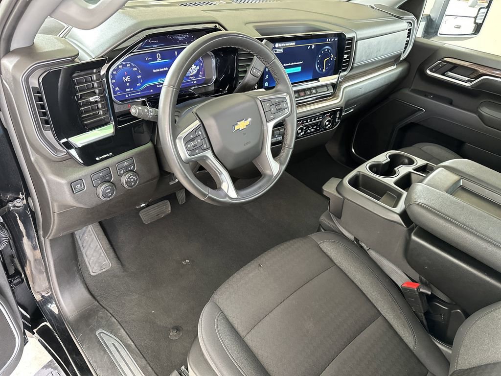 Used 2025 Chevrolet Silverado 2500 LT w/ Convenience Package AWD/4WD image 13