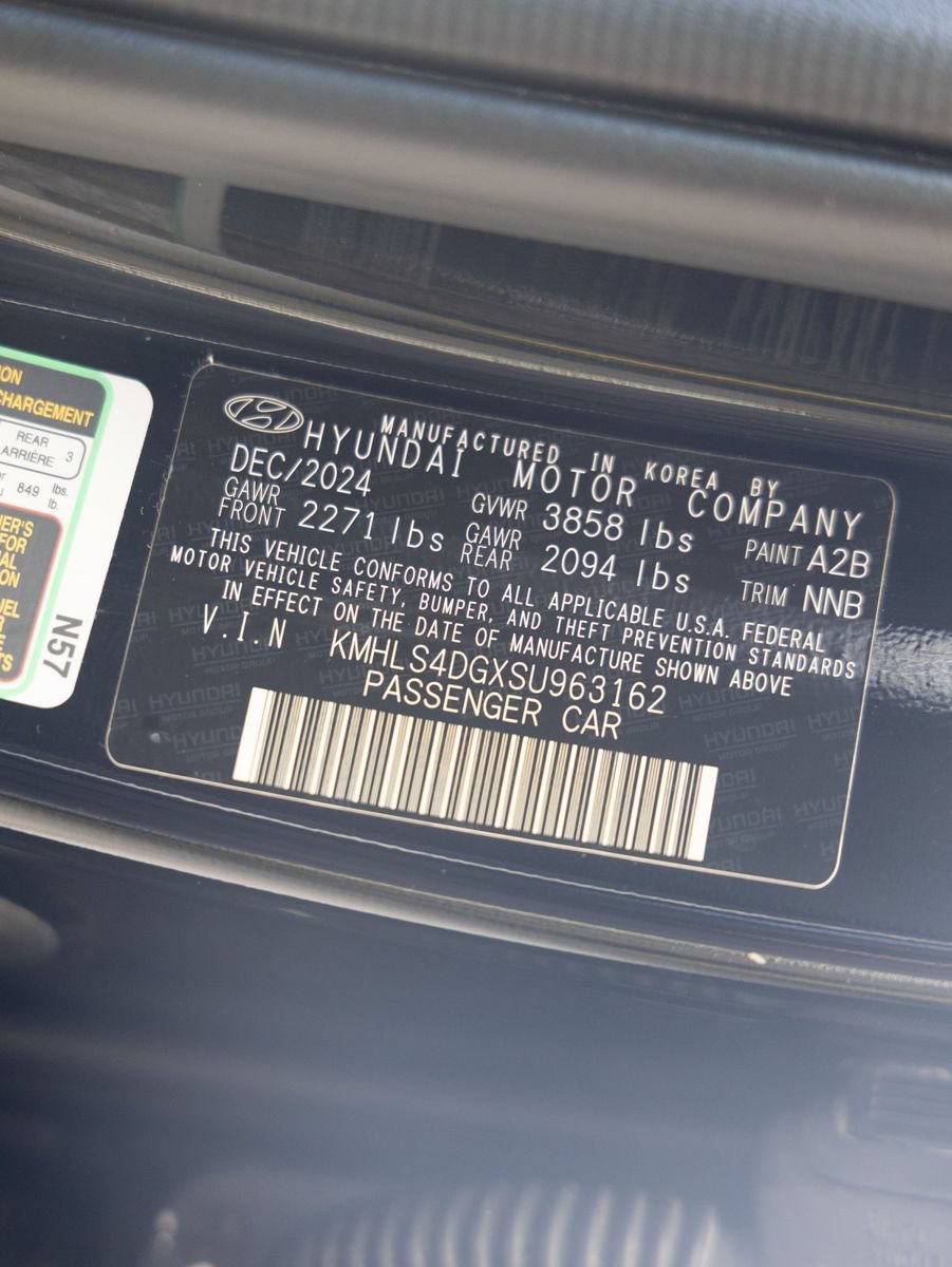 Used 2025 Hyundai Elantra SEL FWD image 29