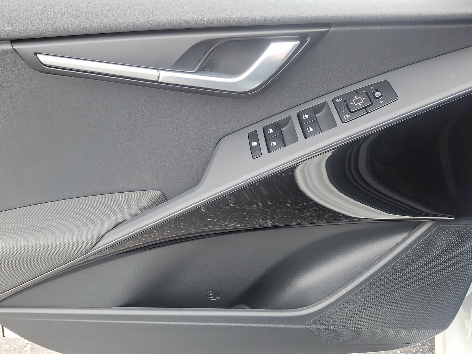 New 2025 Kia Niro Wind image 13