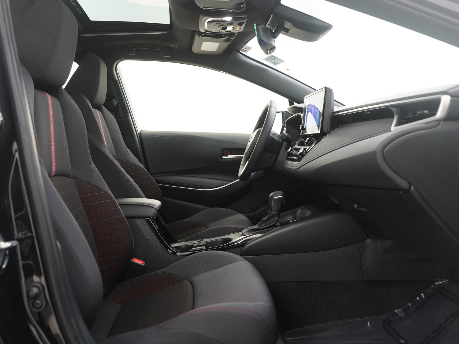 Used 2024 Toyota Corolla SE w/ SE Package image 11