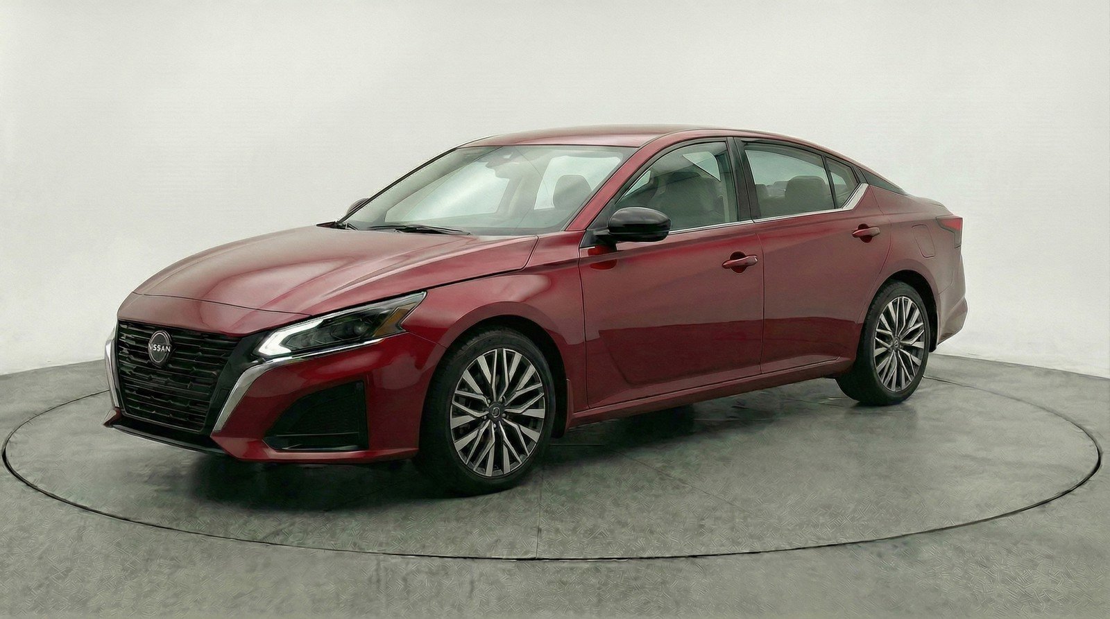 Used 2025 Nissan Altima 2.5 SV image 3