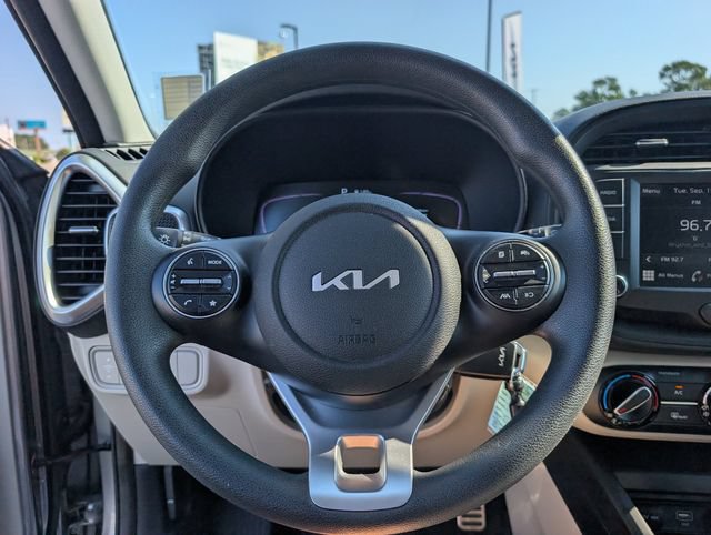 Used 2025 Kia Soul LX w/ LX Technology Package FWD image 23