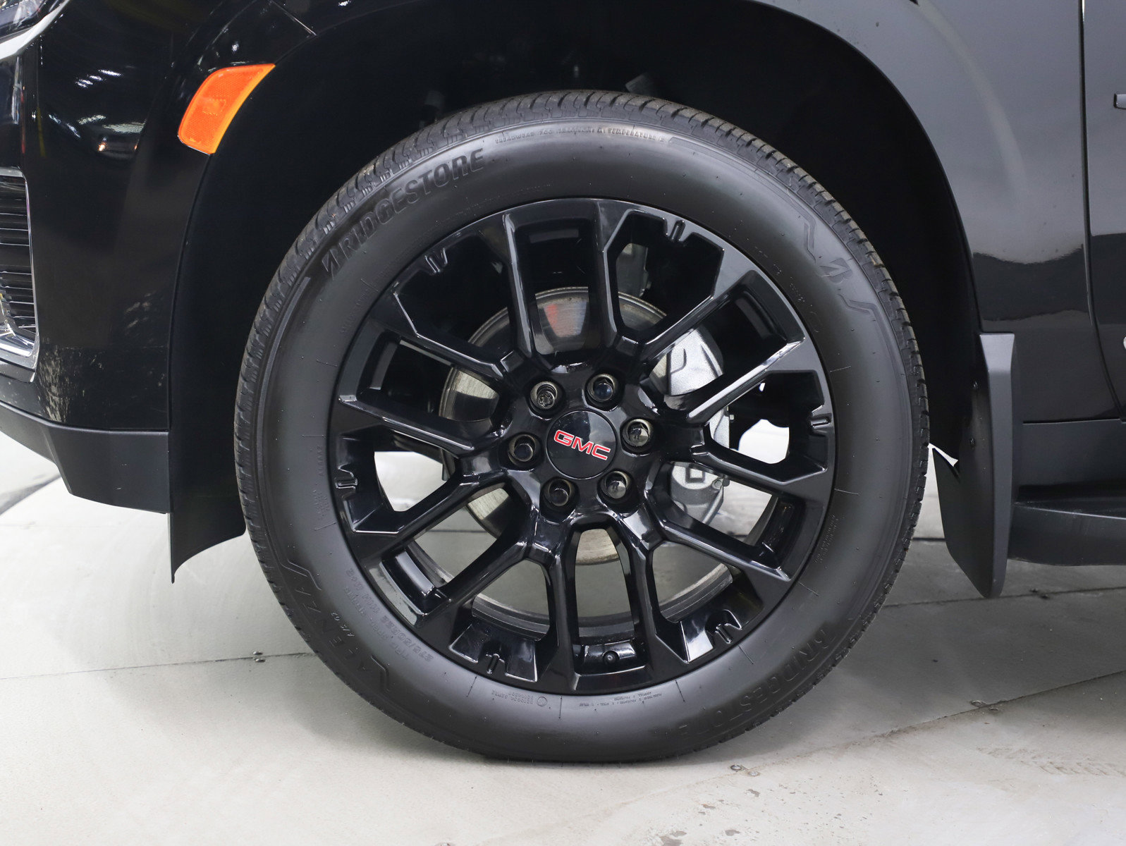 Used 2023 GMC Yukon XL SLT w/ SLT Premium Package image 35