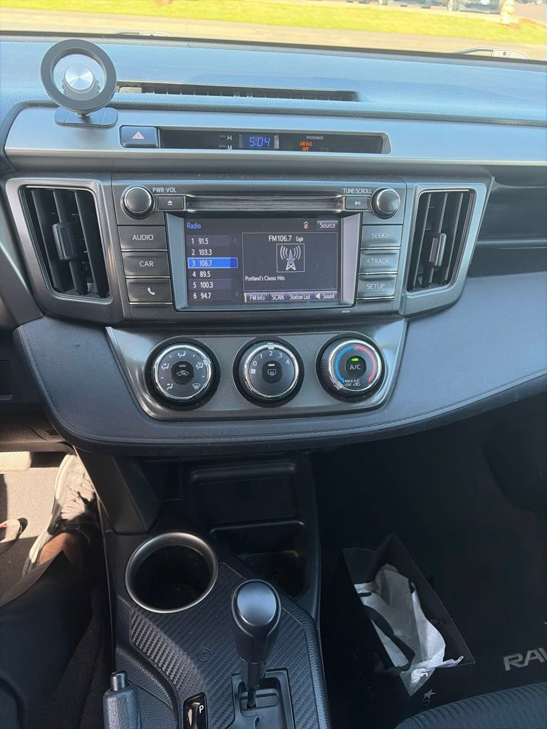 Used 2015 Toyota RAV4 LE AWD/4WD image 11