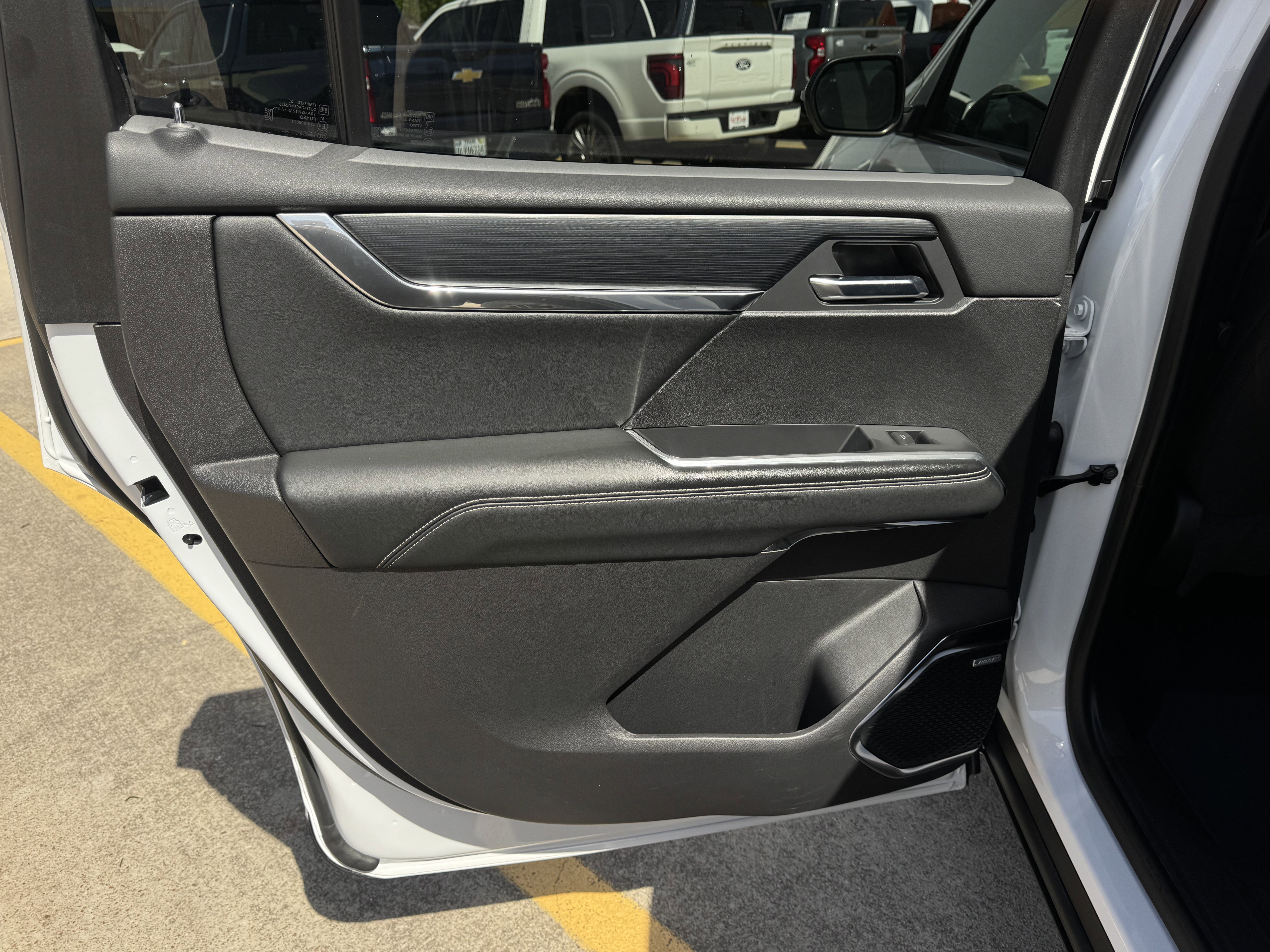 Used 2025 GMC Acadia Elevation image 16