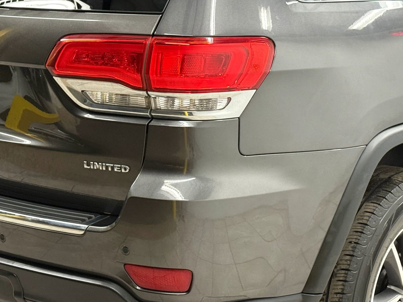 Used 2017 Jeep Grand Cherokee Limited AWD/4WD image 10