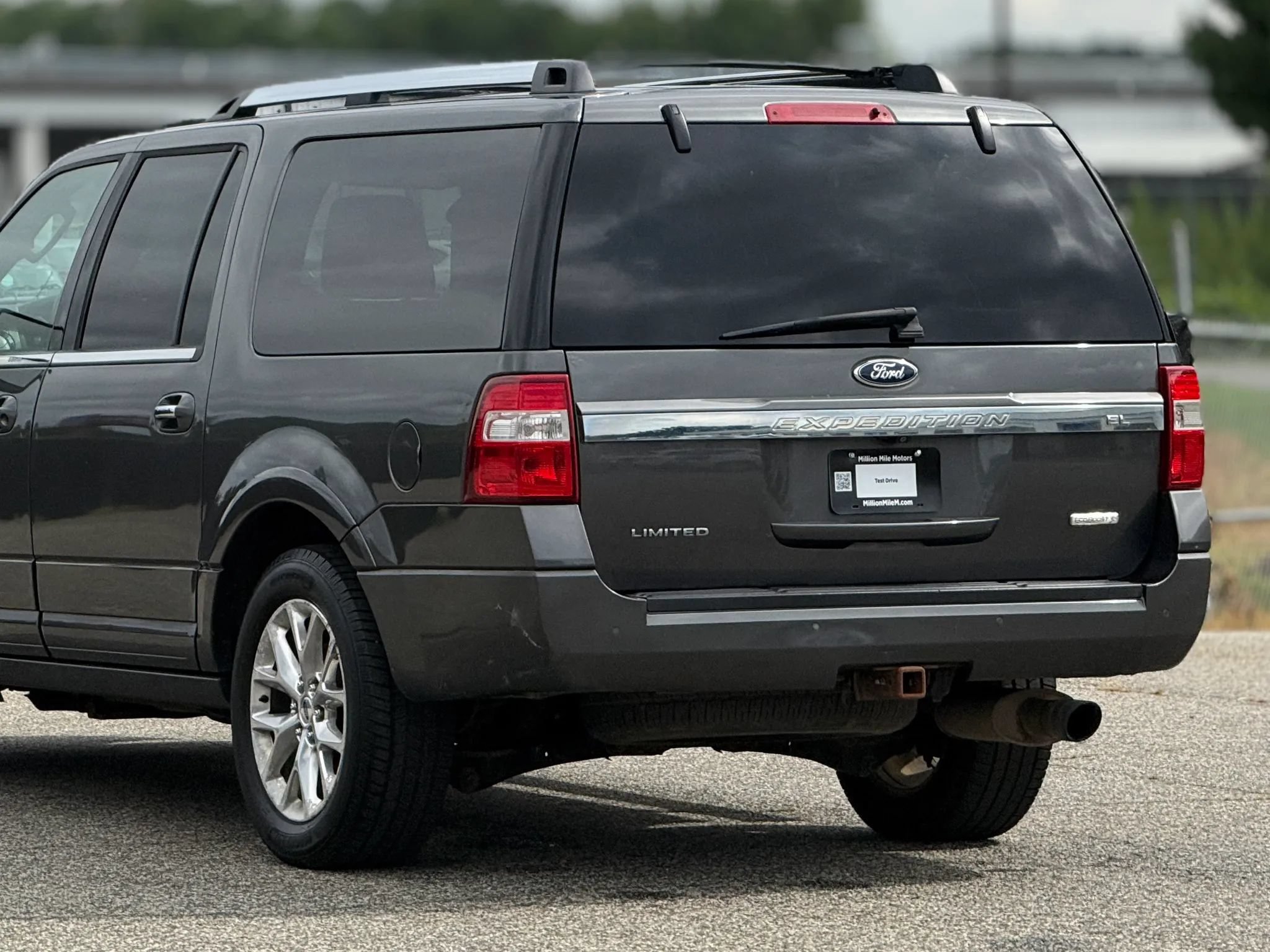 Used 2015 Ford Expedition EL Limited w/ Equipment Group 301A AWD/4WD image 16