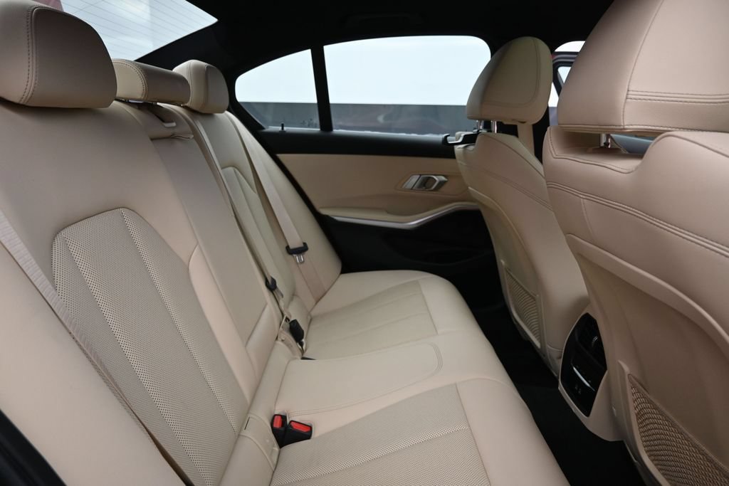 Used 2022 BMW 330i Sedan w/ Driving Assistance Package RWD image 25
