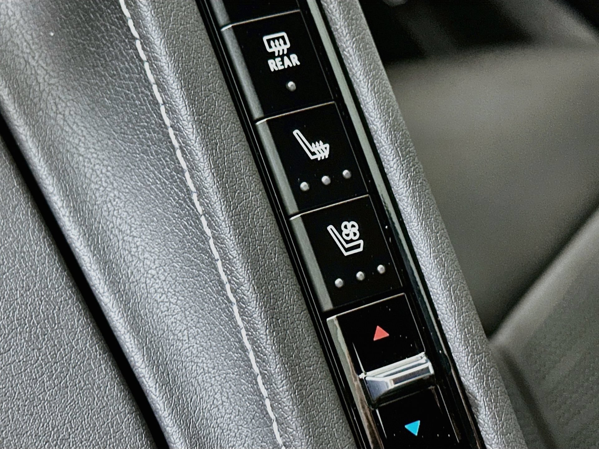 Used 2025 Chevrolet Corvette Stingray Preferred Conv w/ Z51 Performance Package RWD image 22
