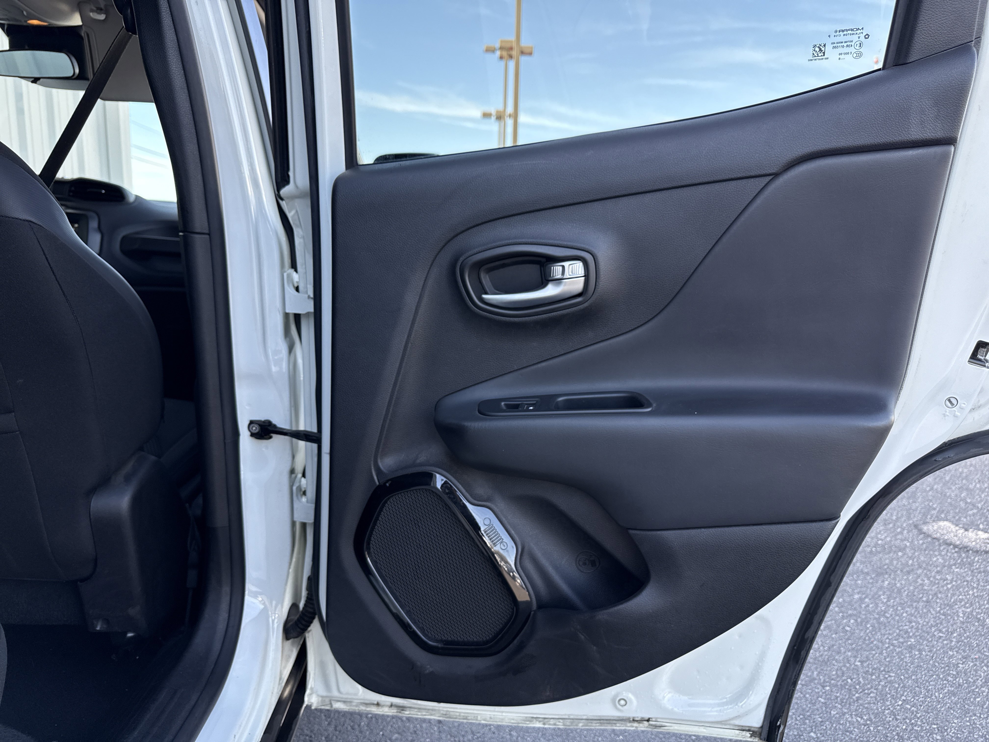 Used 2018 Jeep Renegade Altitude image 42