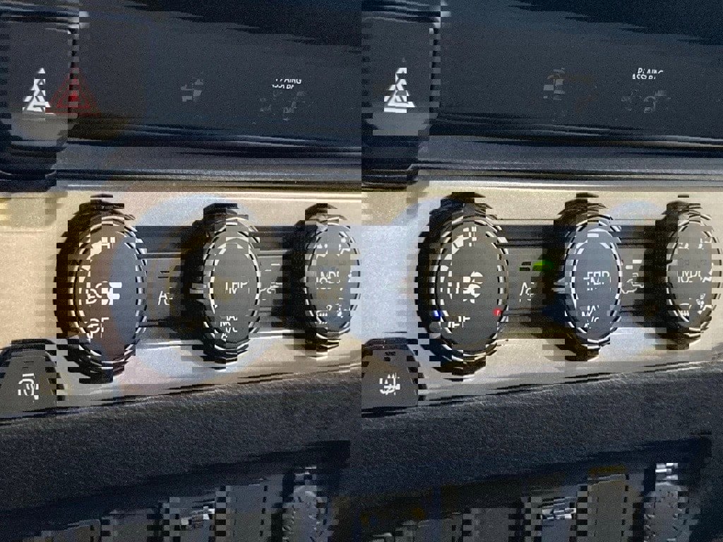 Used 2020 Toyota Tacoma SR image 27