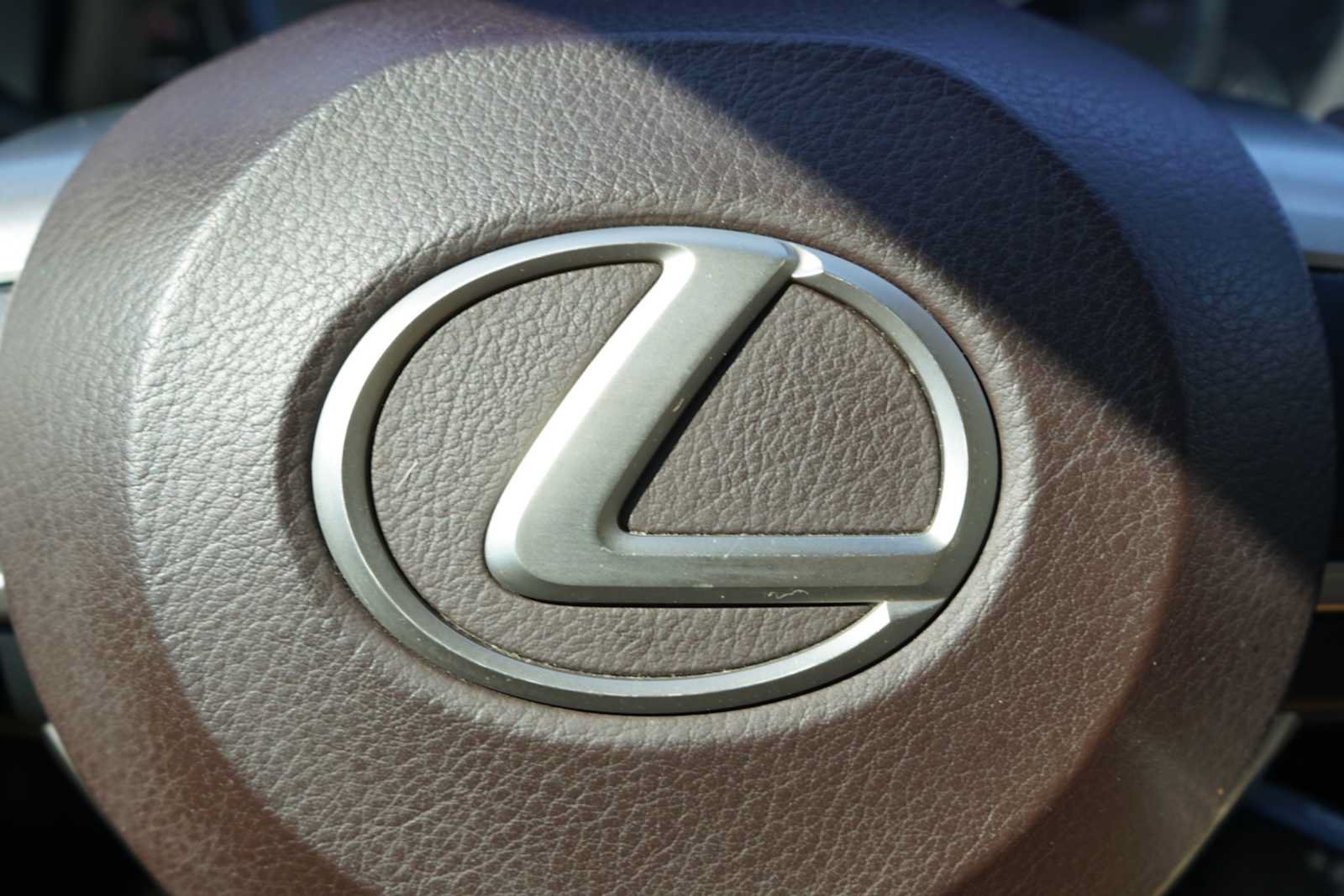 Used 2016 Lexus ES 300h w/ Premium Package w/Wood Trim FWD image 13