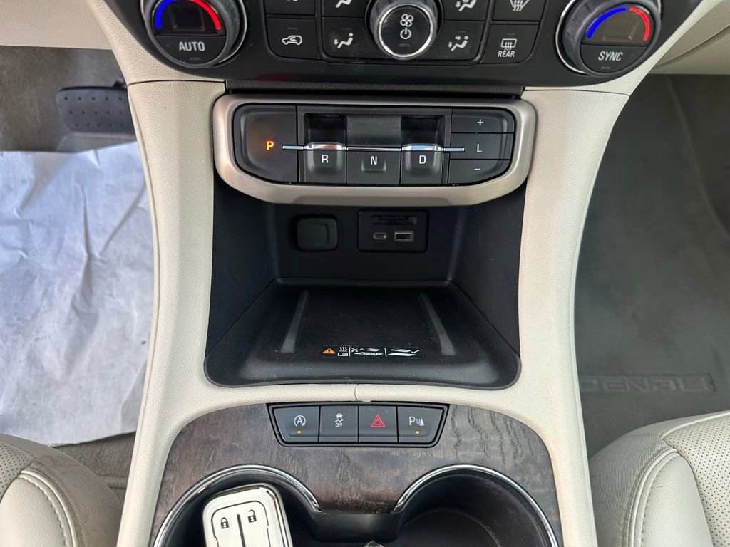 Used 2022 GMC Acadia Denali w/ Denali Ultimate Package image 17