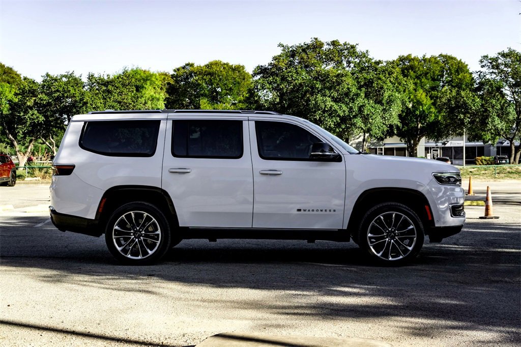 Used 2023 Jeep Wagoneer Series III w/ Premium Group I image 4