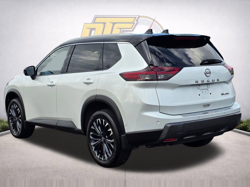 Used 2025 Nissan Rogue SL w/ Tech Package AWD/4WD image 7