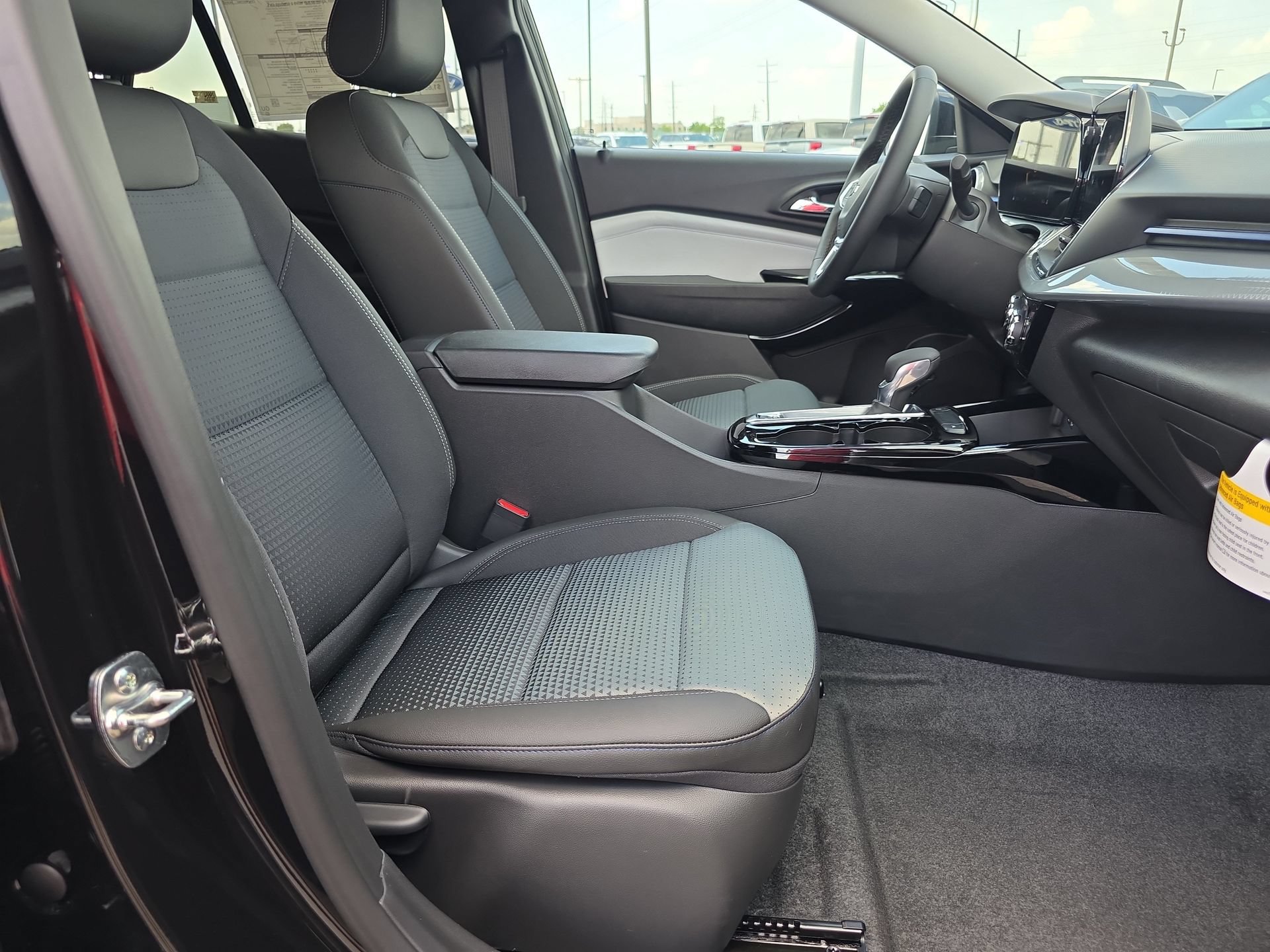 New 2026 Chevrolet Trax LT w/ Midnight Edition FWD image 15