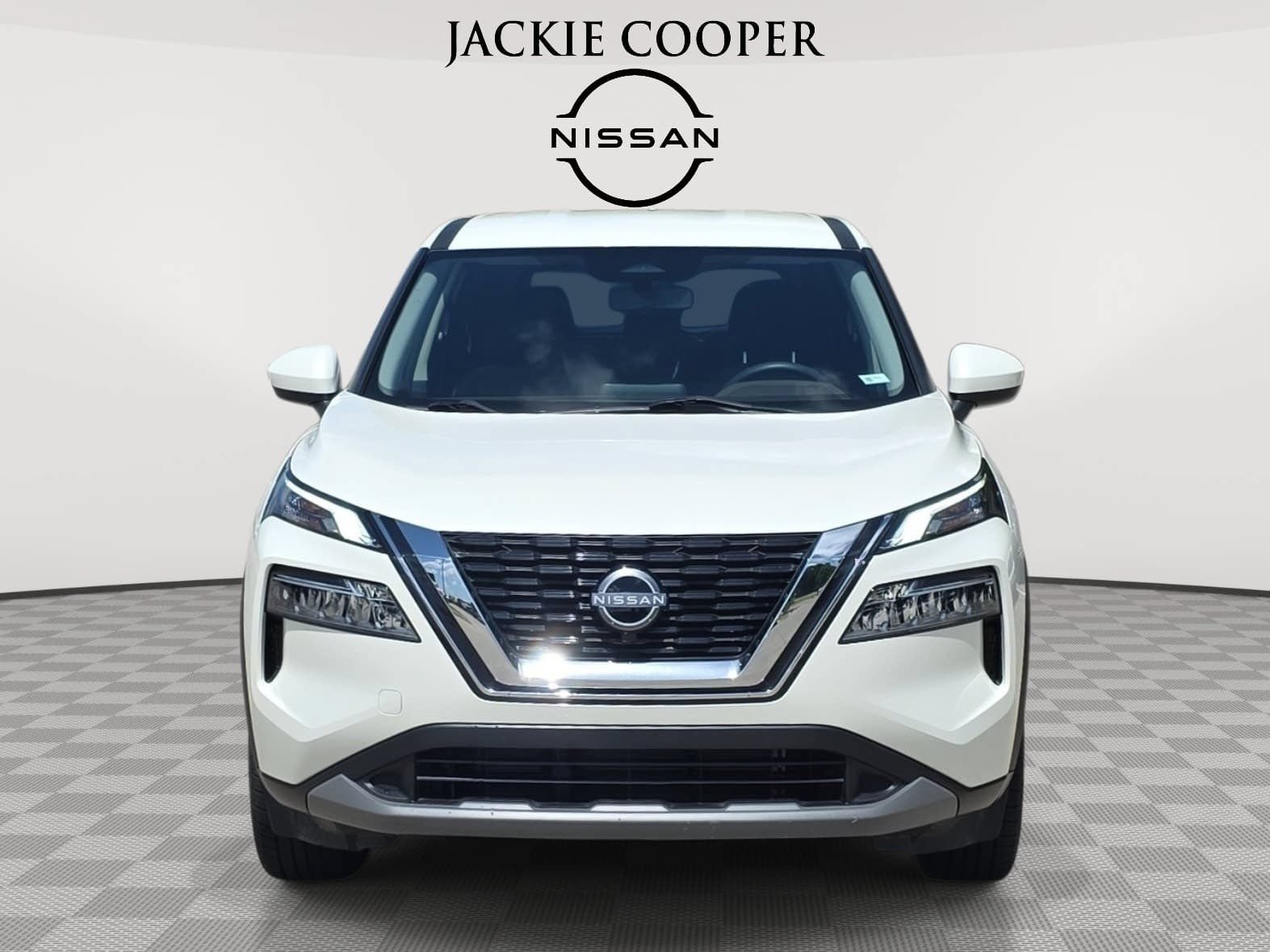 Used 2023 Nissan Rogue SV FWD image 2