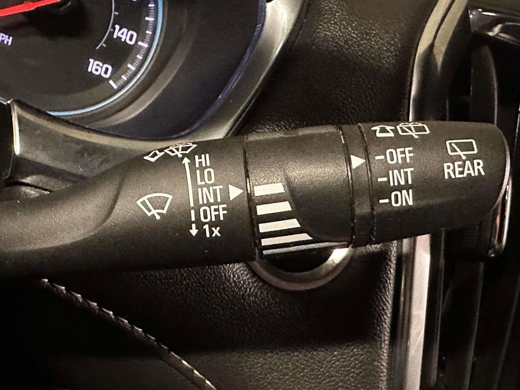 Used 2023 Chevrolet Traverse LT image 28