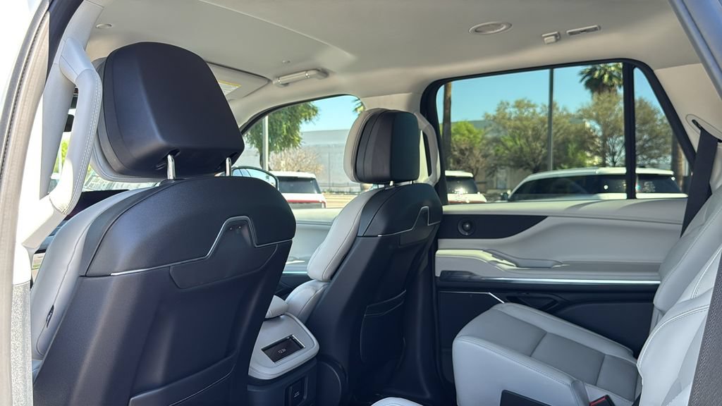 New 2026 Lincoln Navigator Premiere AWD/4WD image 21