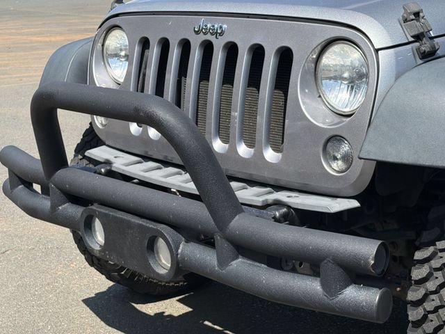 Used 2015 Jeep Wrangler Unlimited Rubicon w/ Connectivity Group AWD/4WD image 16