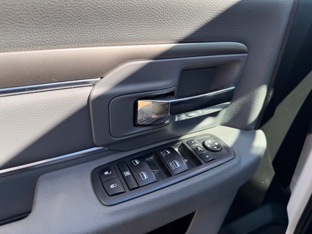 Used 2020 RAM 1500 Classic SLT w/ Luxury Group RWD image 29