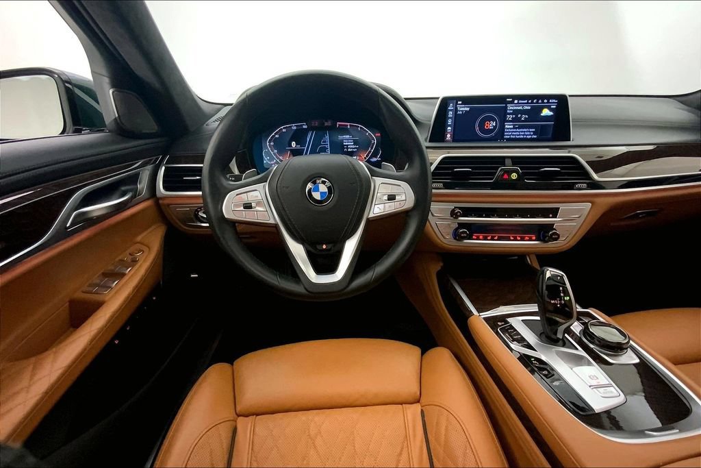 Used 2022 BMW 750i xDrive w/ Luxury Rear Seating Package AWD/4WD image 4