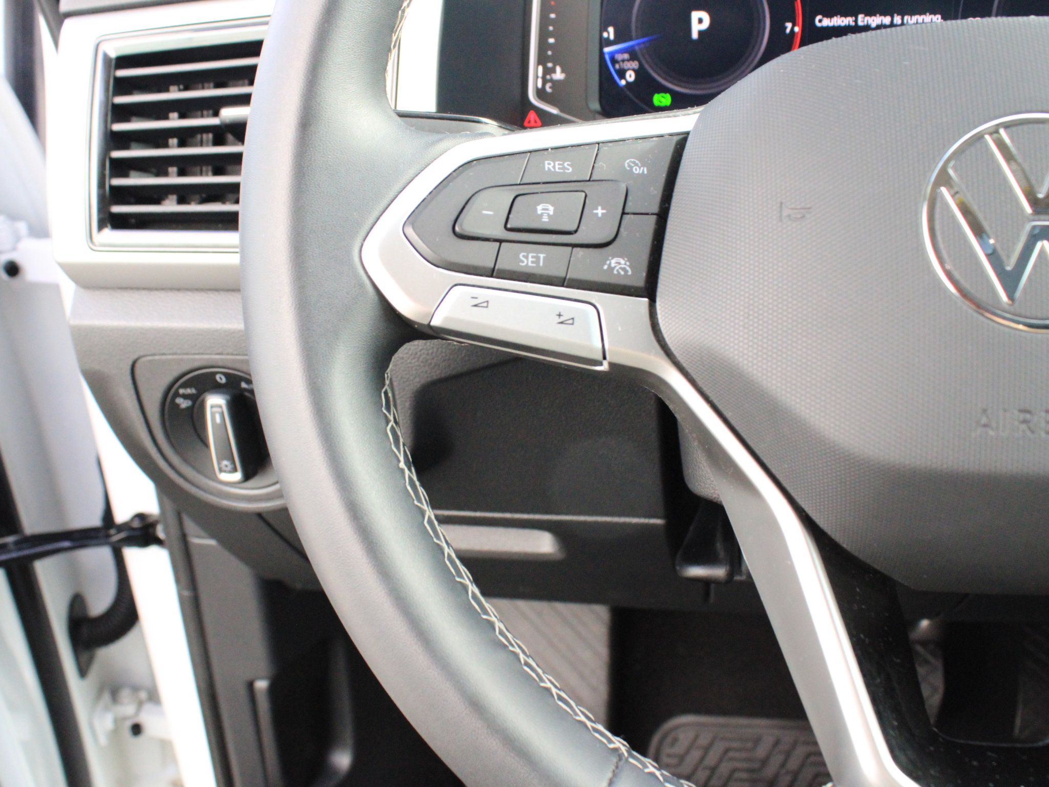 Used 2023 Volkswagen Atlas SEL AWD/4WD image 17