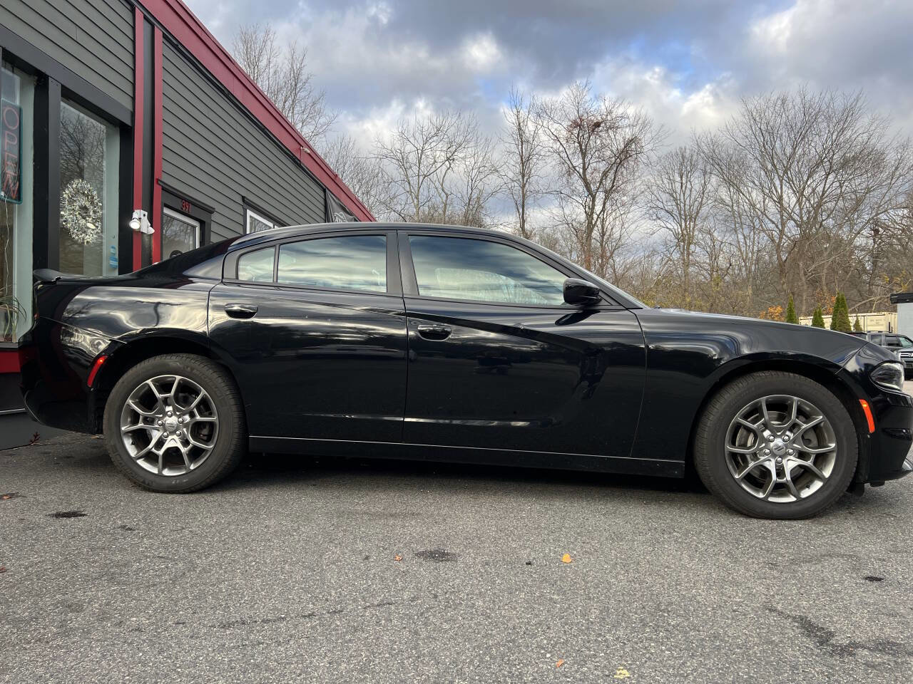 Used 2017 Dodge Charger SXT w/ AWD Plus Group image 5