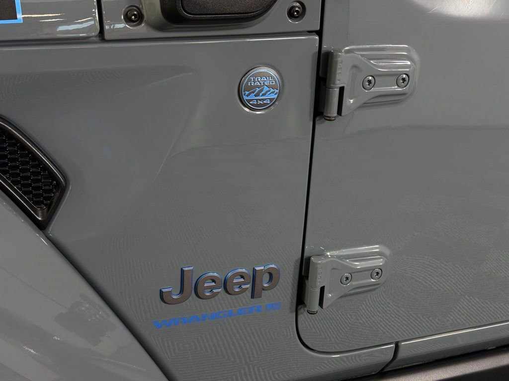 Used 2024 Jeep Wrangler Unlimited Rubicon 4xe AWD/4WD image 15