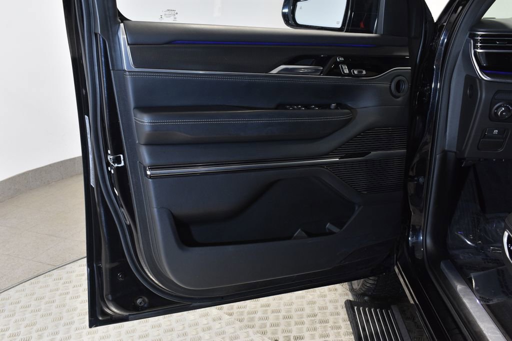 Used 2023 Jeep Grand Wagoneer Series II w/ Quick Order Packagew 28T image 14