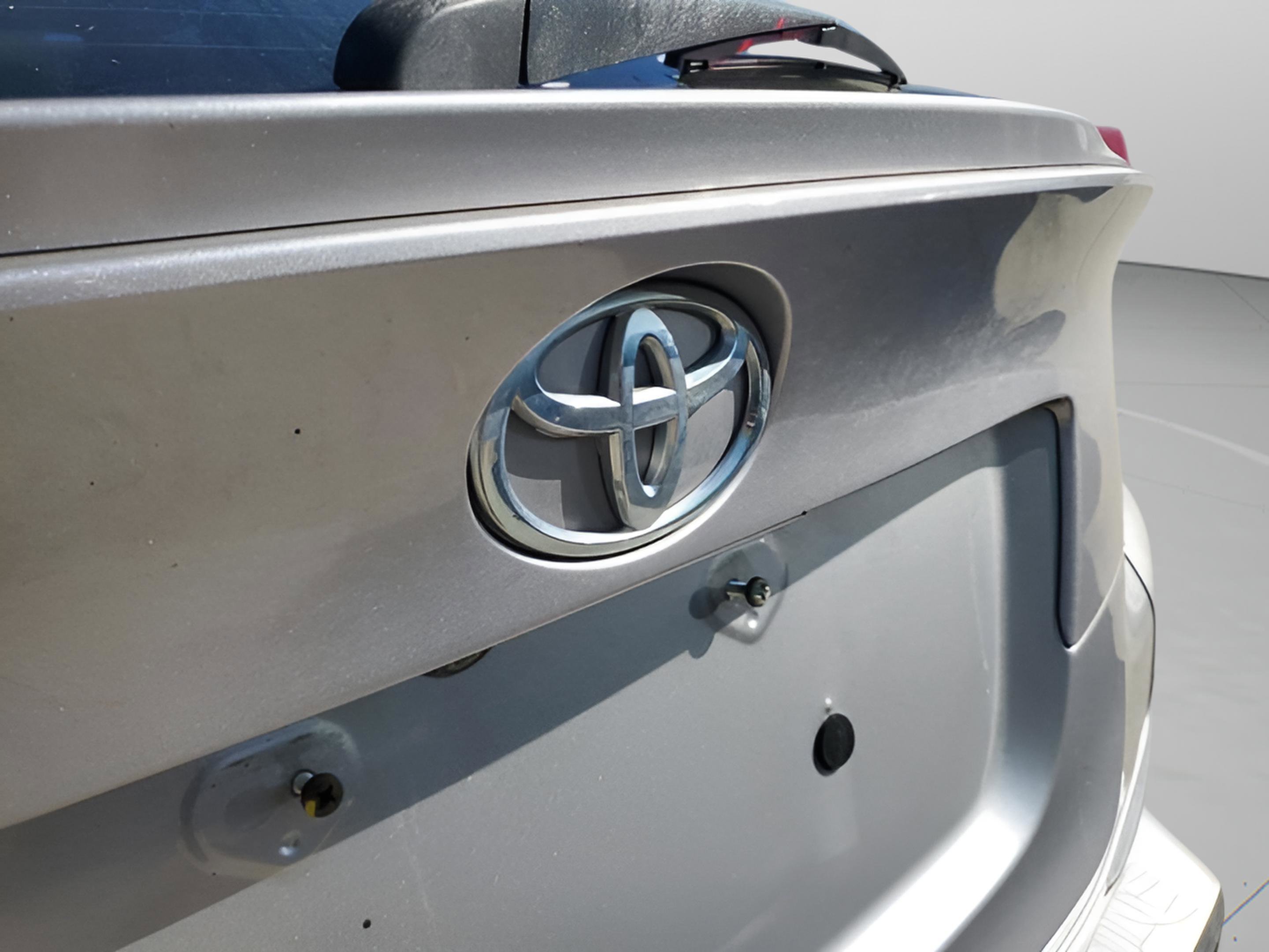 Used 2019 Toyota C-HR LE image 29